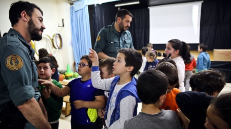 Charlas educativas da Garda Civil para protexer a natureza