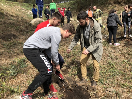 El portavoz del comité científico de Voz Natura visita los centros educativos de Ourense