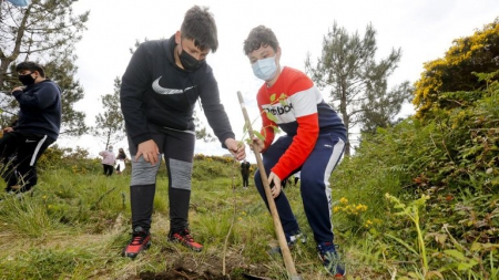 Huertas y reciclaje se llevan la palma en el 25 aniversario de Voz Natura en la Costa da Morte