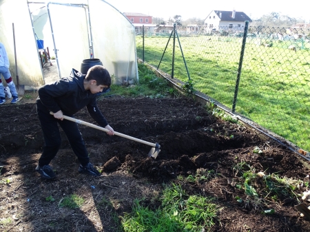 Trabajando en la huerta