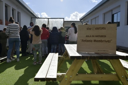 Un aula de naturaleza más que especial en el colegio de A Lama