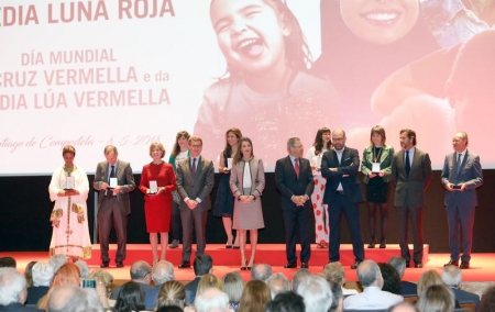 La reina Letizia entregó la Medalla de Oro de Cruz Roja a Voz Natura