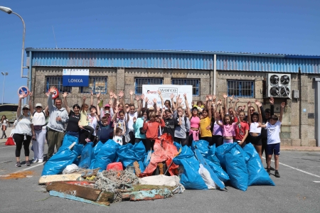 Retirada de 150 kilos de residuos de siete playas de Cangas